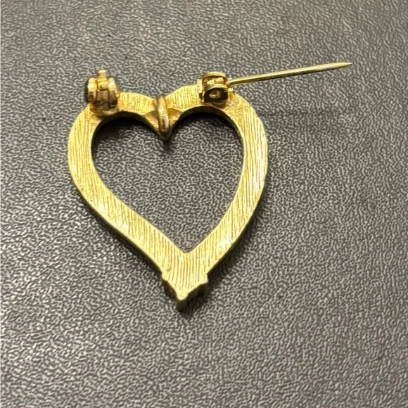 Vintage Gold Colored Heart Brooch/Pendant with Crystal Diamond Accent - Picture 6 of 10